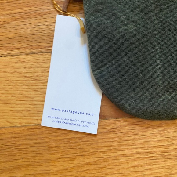 NWT Passage One Bali Mini Crossbody Phone Holder Waxed Canvas Olive Leather Snap - Picture 5 of 8